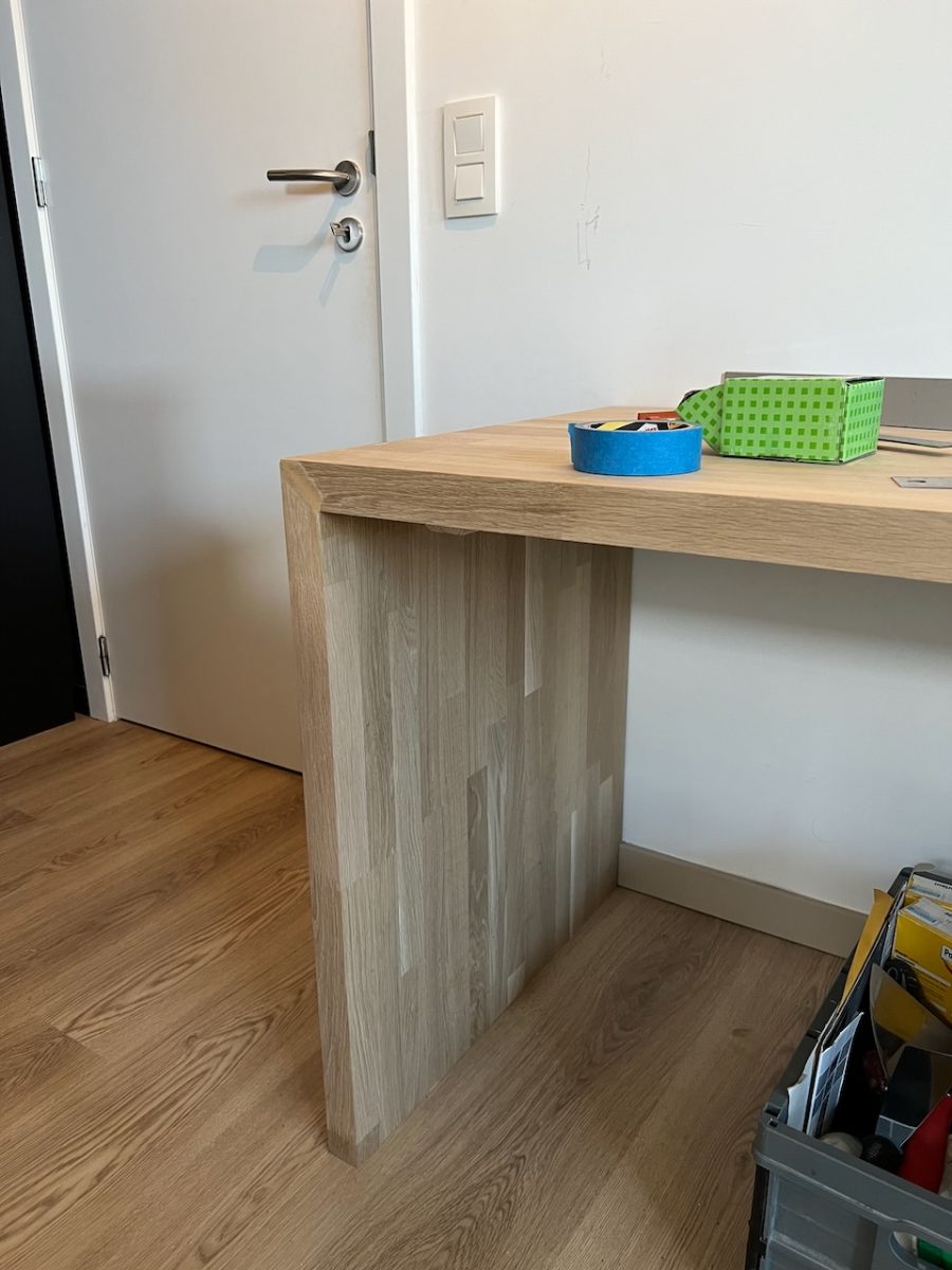 Deux bureaux avec plan de travail en chêne