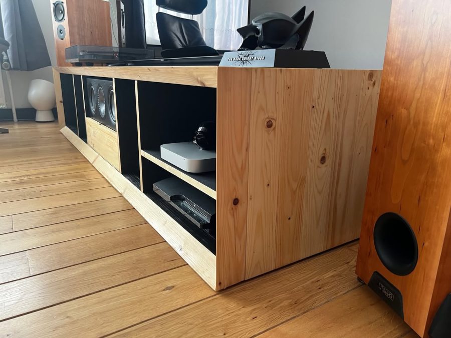 Meuble TV en sapin de récupération