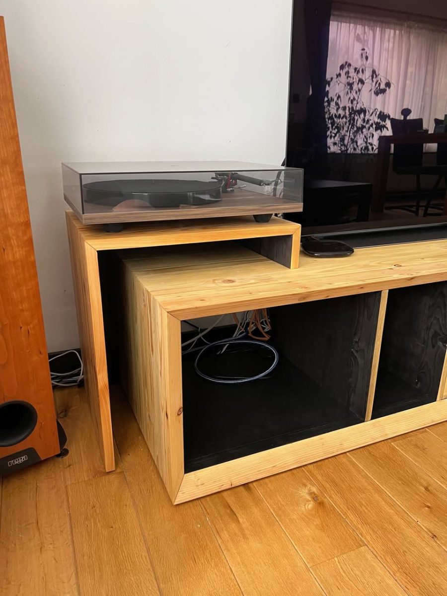 Meuble TV en sapin de récupération